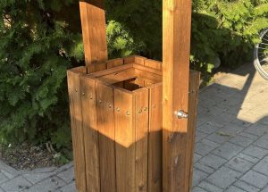 Fedeles, billenős, talpas hulladéktároló
